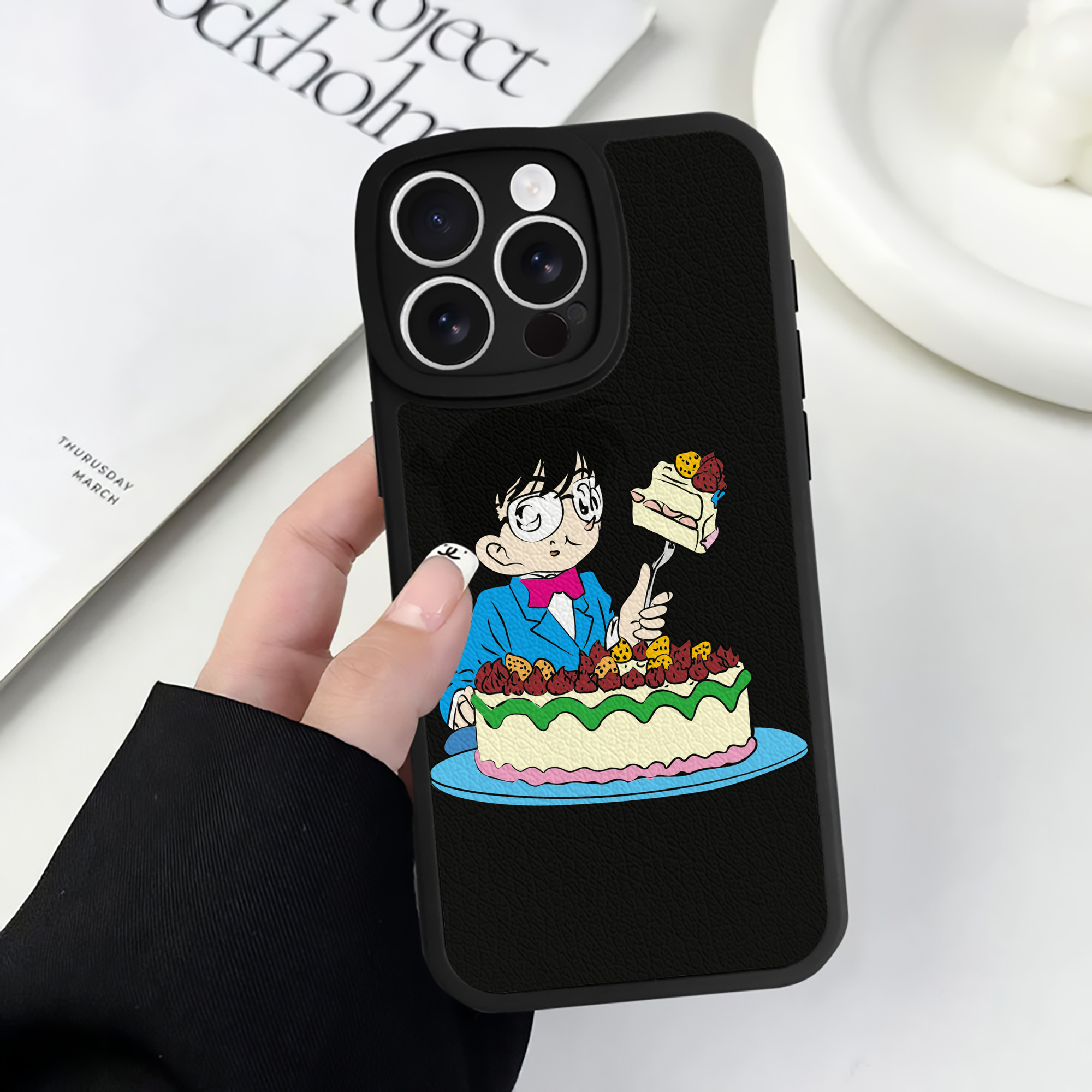 （画像用） 名探偵コナン 江戸川 コナン Detective Conan Conan Edogawa 【iPhone 16シリーズ対応】シリコンスマホケース（レザー調） 材質：シリコン